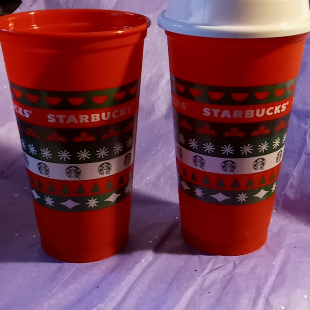 Two plastic Starbucks travel mugs ONLY ONE LID